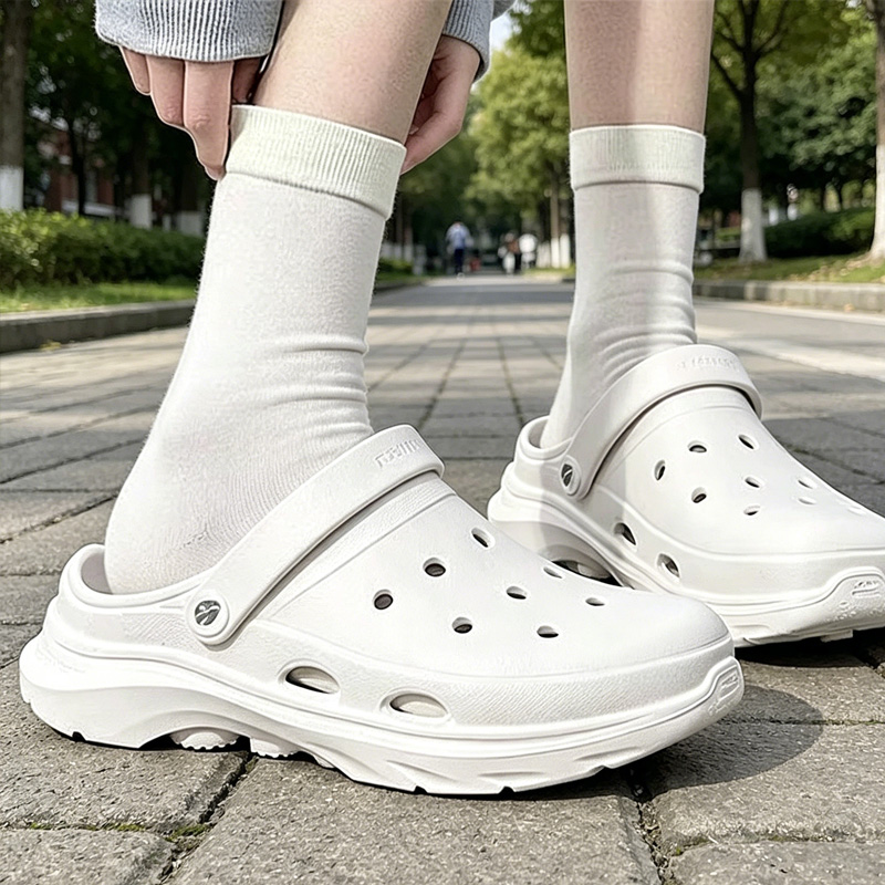 Skechers 여성용 슬리퍼, 가볍고 부드러운 미끄럼 - Women Shoes Skechers 리뷰 및 가격