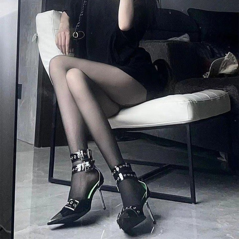 슈퍼 하이힐 메탈 포인티드 토 스터드 벨트 버클 뒤쪽  - Platform Mule Heel 리뷰 및 가격