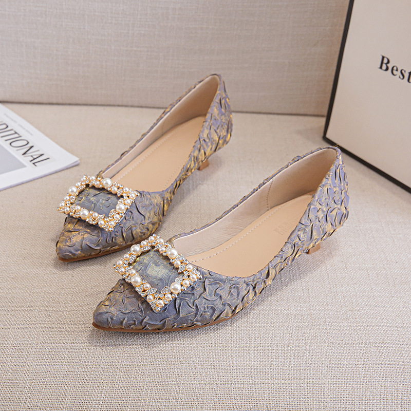 아이보리 텍스처드 새틴 포인티드 토 키튼 힐 펌프스,  - Ankle Strap Heels 리뷰 및 가격